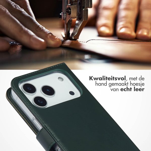 Selencia Echt Leren Bookcase Apple iPhone 17 Pro - Groen