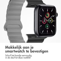 imoshion Magnetisch Siliconen bandje Apple Watch Series 1 t/m 9 / SE (38/40/41 mm) | Series 10 / 11 (42 mm) - Zwart / Grijs