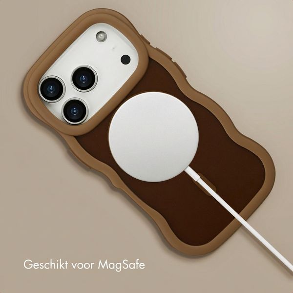 Selencia Wavy Backcover met MagSafe Apple iPhone 17 Pro - Mocha Brown
