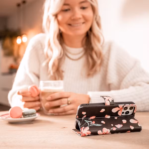 imoshion Design Softcase Bookcase Samsung Galaxy S21 Ultra - Blossom Watercolor Black