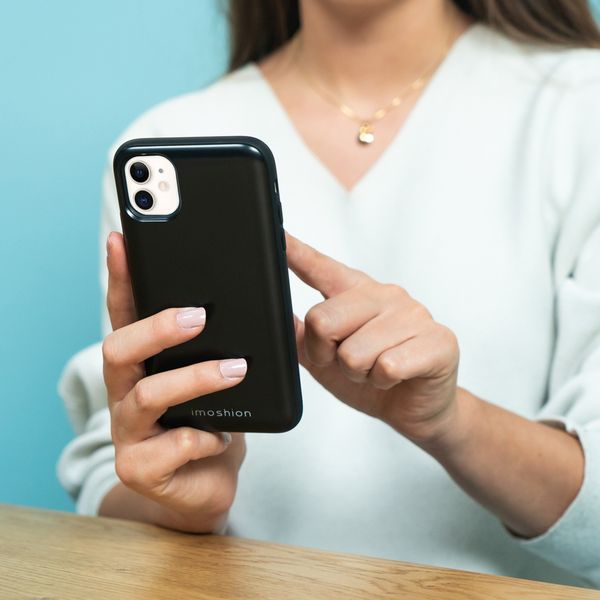 imoshion Backcover met pashouder Apple iPhone SE (2022 / 2020) / 8 / 7 - Zwart