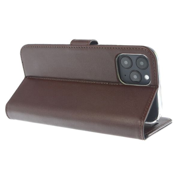 Valenta Leather Bookcase iPhone 12 (Pro) - Bruin