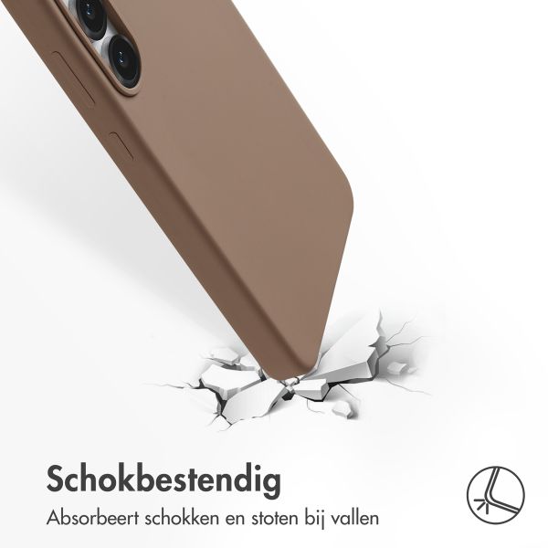 Accezz Liquid Silicone Backcover met MagSafe Samsung Galaxy S25 FE - Lichtbruin