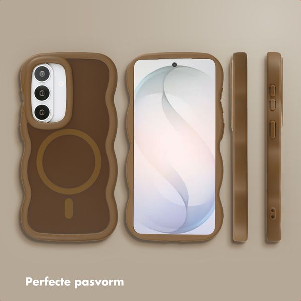 Selencia Wavy Backcover met MagSafe Samsung Galaxy S26 - Mocha Brown