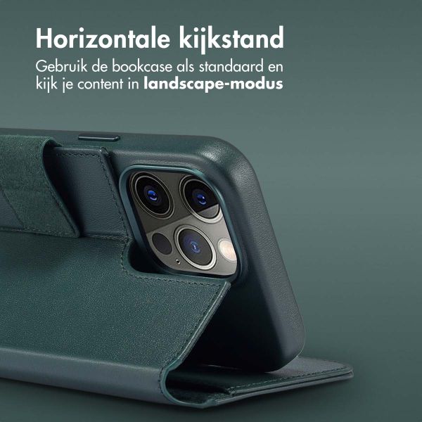 Accezz Leather Bookcase 2-in-1 met MagSafe Apple iPhone 15 Pro Max - Cedar Green