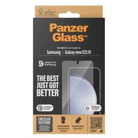 PanzerGlass Ultra-Wide Fit Anti-Bacterial Screenprotector incl. applicator Samsung Galaxy S24 FE