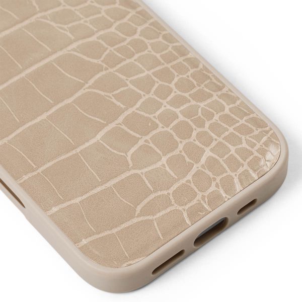 iDeal of Sweden Vegan Leather Backcover iPhone 16 - Warm Beige Croco