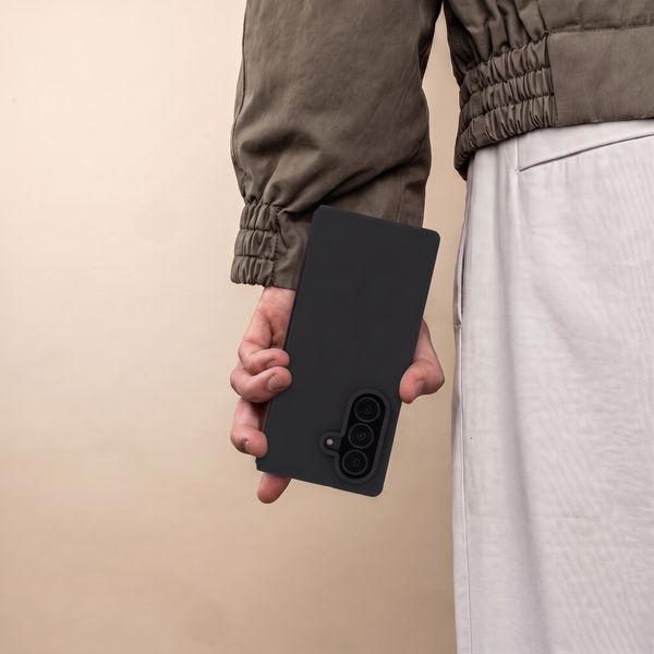 Accezz Liquid Silicone Backcover met MagSafe Samsung Galaxy Z Fold 8 Ultra - Zwart