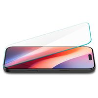 Spigen GLAStR Slim Screenprotector iPhone 16 / 15