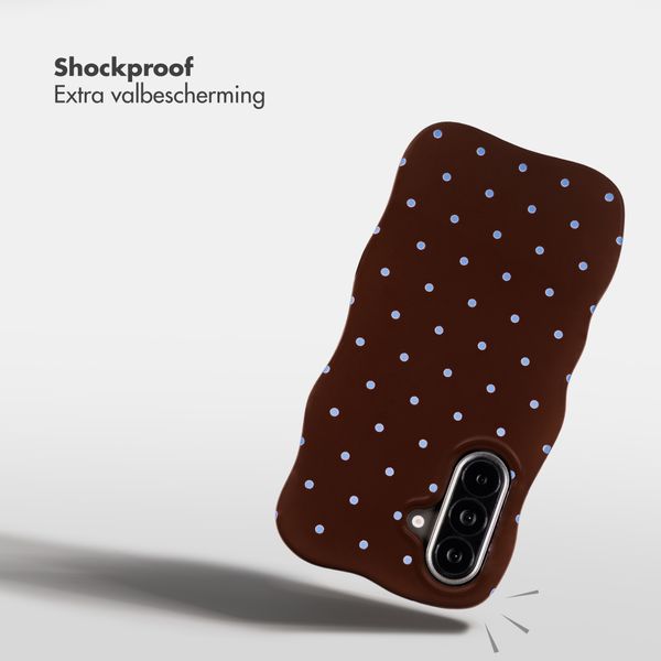 Selencia Vivid Wavy Backcover met MagSafe Samsung Galaxy A57 (5G) - Happy Dots Chocolate