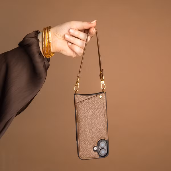Selencia Nova Telefoonhoes met Koord en Pashouder Apple iPhone 15 - Mocha Brown
