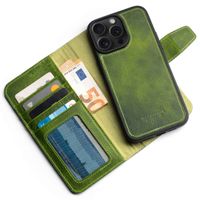 Wachikopa Magic Bookcase 2-in-1 iPhone 15 Pro - Forest Green