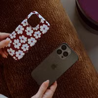 Selencia Vivid Backcover Samsung Galaxy S24 FE - Choco Flower Pop