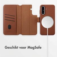 Accezz Leather Bookcase 2-in-1 met MagSafe Samsung Galaxy A36 / A56 - Coffee Brown