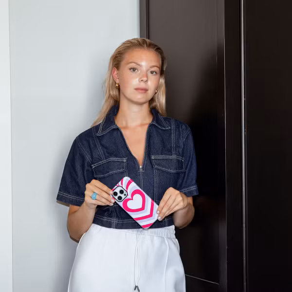 Selencia Vivid Backcover met MagSafe Apple iPhone 13 - Double Hearts Rubine Red Lilac