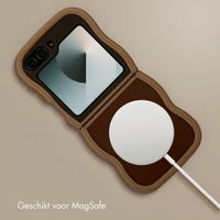 Selencia Wavy Backcover met MagSafe Samsung Galaxy Z Flip 6 / Flip 7 FE - Mocha Brown