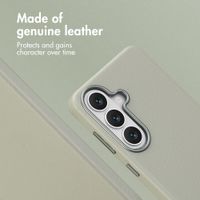 Accezz Leather Back Cover with MagSafe Samsung Galaxy S26 - Light Grey