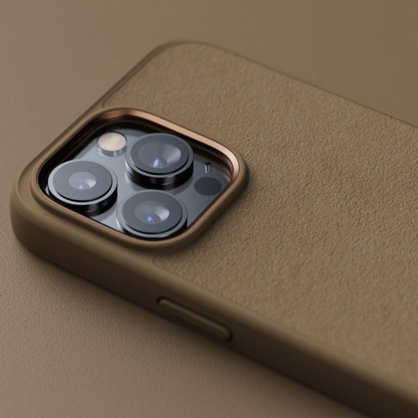 Njorð Collections Suède Comfort+ Case iPhone 14 Pro - Camel