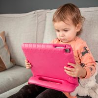 imoshion Kidsproof Backcover met handvat Apple iPad 9 (2021) 10.2 inch / iPad 8 (2020) 10.2 inch / iPad 7 (2019) 10.2 inch - Roze