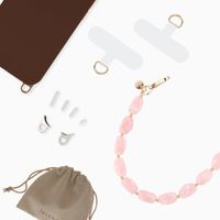 Selencia Rivièra MagSafe Backcover met afneembare haakjes voor de Apple iPhone 12 / 12 Pro - Choco Brown + Satin Crush Polskoord - Cosmic Candy