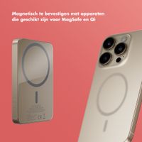 Selencia Vivid Powerbank 5.000 mAh - Draadloze Powerbank - MagSafe en Qi - Desert Gold / Rosy Marble