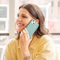 Accezz Liquid Silicone Backcover met MagSafe Apple iPhone 15 Pro - Donkergroen