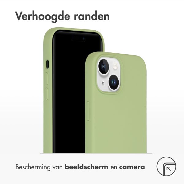 Accezz Liquid Silicone Backcover iPhone 15 - Groen