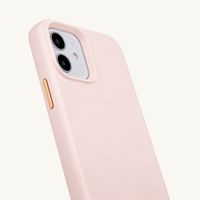 Selencia Rivièra MagSafe Backcover met afneembare haakjes voor de Apple iPhone 12 / 12 Pro - Sorbet Pink + Chain Charm - Silver