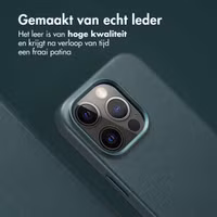 Accezz Leather Bookcase 2-in-1 met MagSafe Apple iPhone 15 Pro - Cedar Green