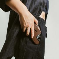 Nomad Modern Leather FolioBookcase Apple iPhone 16 - Bruin