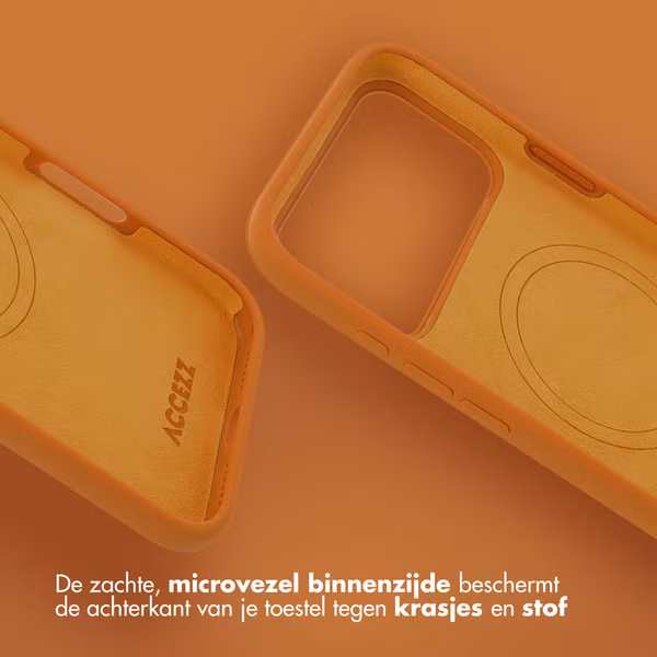 Accezz Liquid Silicone Backcover met MagSafe Apple iPhone 17 Pro - Oranje