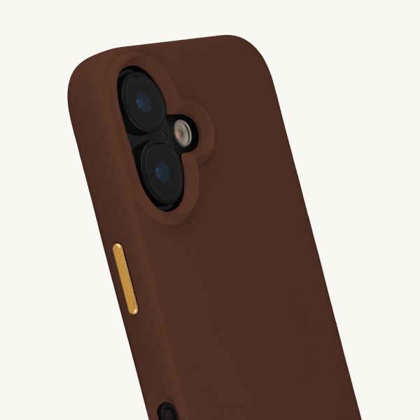 Selencia Rivièra MagSafe Backcover met afneembare haakjes voor de Apple iPhone 16 - Choco Brown + Satin Crush Polskoord - Cosmic Candy