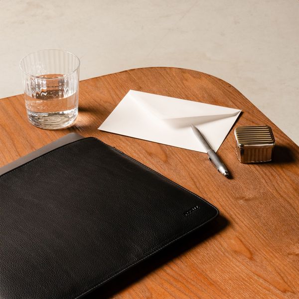 Accezz Leather laptop sleeve 13 inch - Black