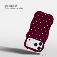 Selencia Vivid Wavy Backcover met MagSafe Apple iPhone 18 Pro Max / 17 Pro Max - Happy Dots Burgundy