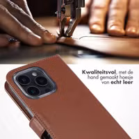 Selencia Echt Leren Bookcase Apple iPhone 16 Pro Max - Lichtbruin