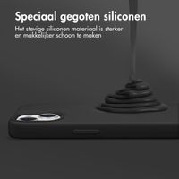 Accezz Liquid Silicone Backcover met MagSafe Apple iPhone 13 - Zwart