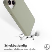 Accezz Liquid Silicone Backcover met MagSafe Apple iPhone 13 - Cooper Green