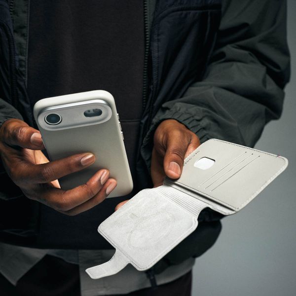 Decoded 2 in 1 Leather Detachable Wallet MagSafe Apple iPhone 17 - Chocolate Brown