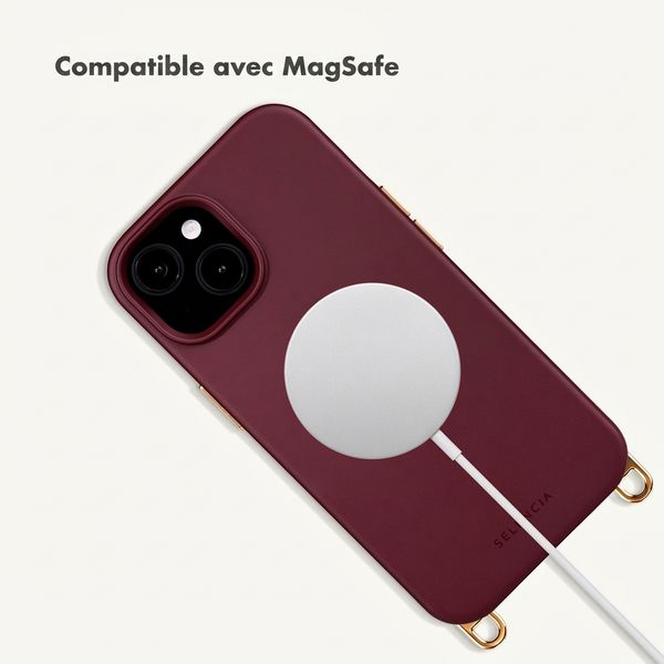 Selencia Rivièra MagSafe Case with detachable hooks Apple iPhone 15 - Bold Burgundy