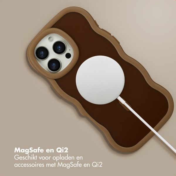 Selencia Wavy Backcover met MagSafe Apple iPhone 16 Pro Max - Mocha Brown