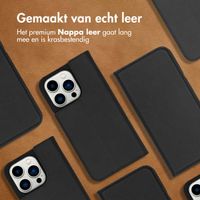 Accezz Premium Leather Slim Bookcase iPhone 14 Pro - Zwart