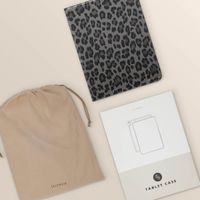 Selencia Sabi Bookcase with Leopard Print Apple iPad Air 11 inch (2026) M4 / (2025) M3 / (2024) M2 / Air 5 (2022) / Air 4 (2020) - Midnight Black