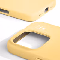 iDeal of Sweden Silicone Case met MagSafe Apple iPhone 16 Pro - Soft Lemon