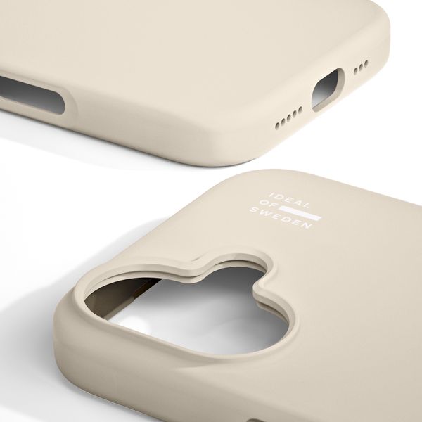 iDeal of Sweden Silicone Case met MagSafe Apple iPhone 16 - Cloud Dancer