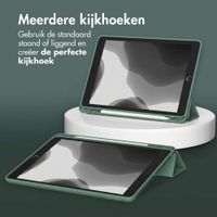 Accezz Smart Silicone Bookcase Apple iPad 9 (2021) 10.2 inch / iPad 8 (2020) 10.2 inch / iPad 7 (2019) 10.2 inch - Donkergroen