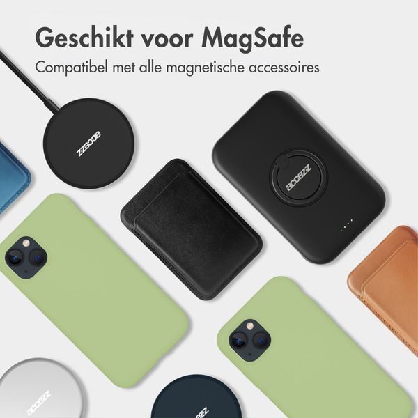 Accezz Liquid Silicone Backcover met MagSafe Apple iPhone 15 Plus - Groen