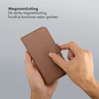 Selencia Olyn Uitneembare Bookcase met MagSafe Apple iPhone 17 - Bruin