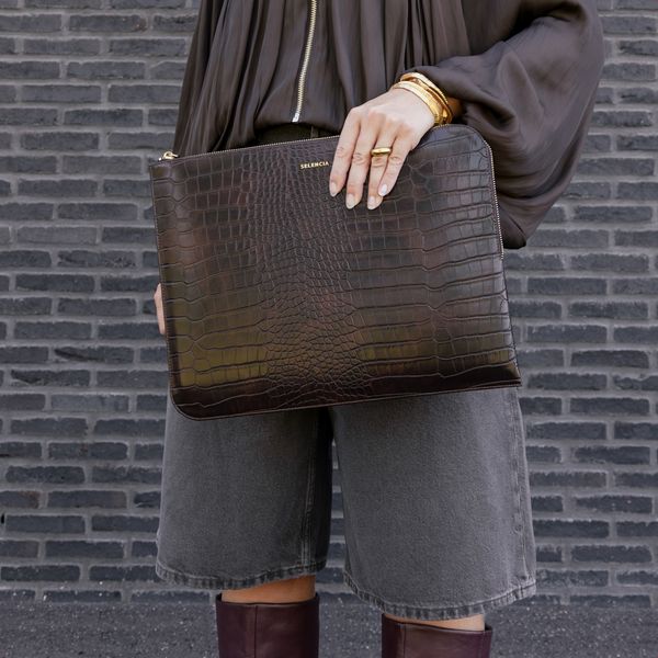Selencia Croco laptop hoes 14 inch - Laptopsleeve - Choco Brown