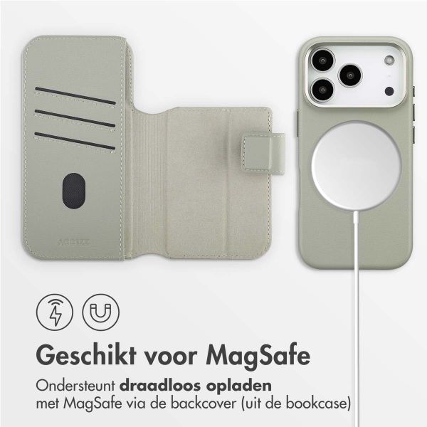 Accezz Leather Bookcase 2-in-1 met MagSafe Apple iPhone 17 Pro - Light Grey