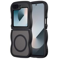 Selencia Wavy Backcover met MagSafe Samsung Galaxy Z Flip 6 - Zwart